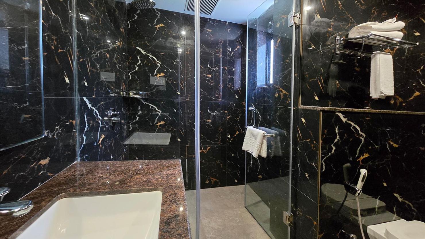 Magnus Nexstar Suites Kalyani Nagar Poona Buitenkant foto